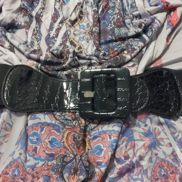 BNWOT - Flowy Printed top with belt - Picture 4 of 5